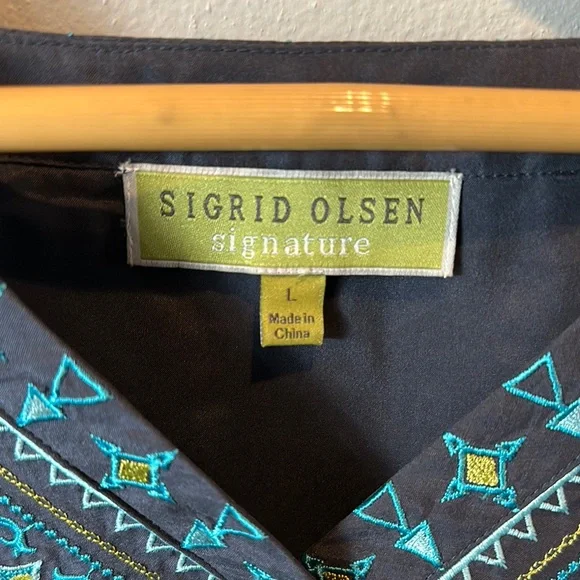 Sigrid Olsen Gray Blouse with Blue Embroidery - Picture 2 of 2